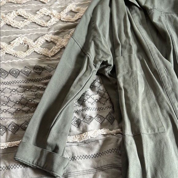 Olive Green Button-Up Shacket - Picture 4 of 8